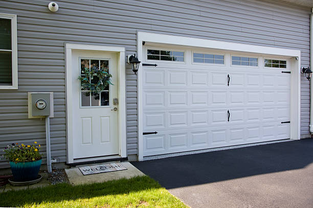 24/7 Emergency Garage Door Panel Replacement experts in Hamilton County County, NE